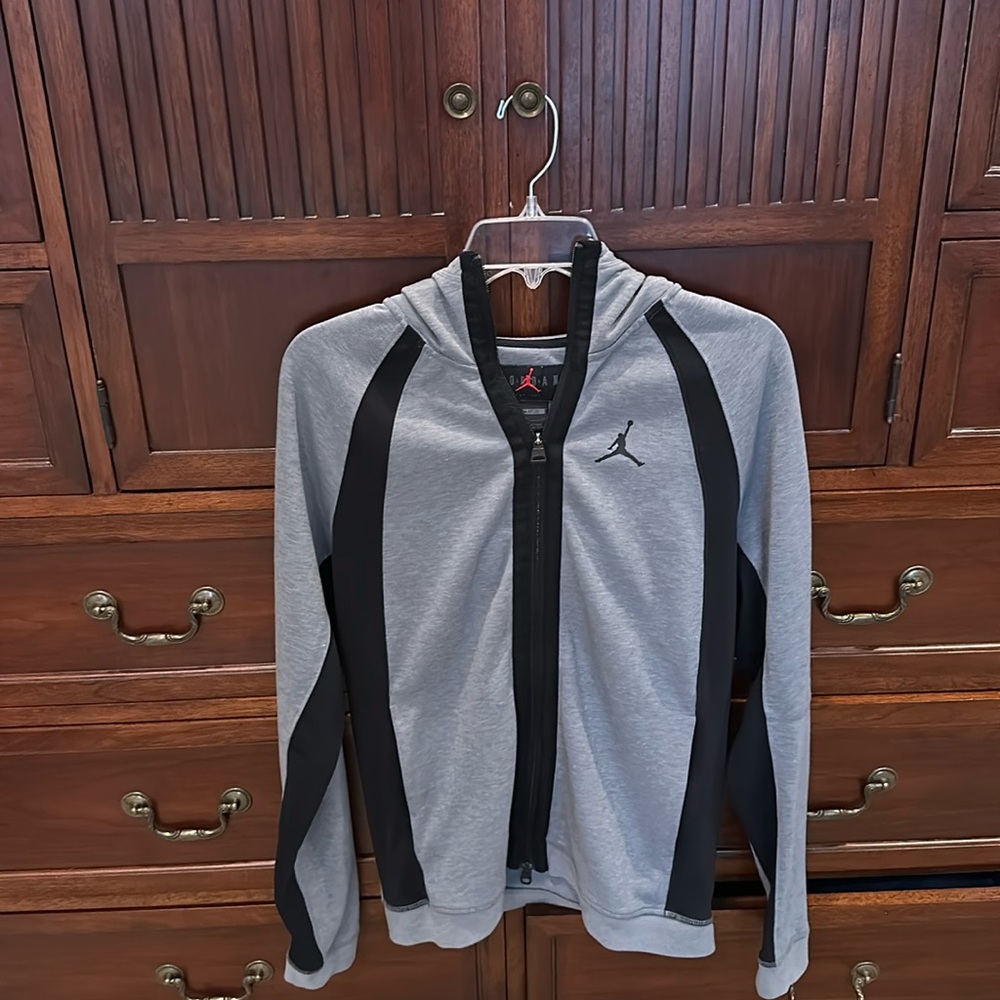 Air Jordan Nike Men’s zipper hoodie size S